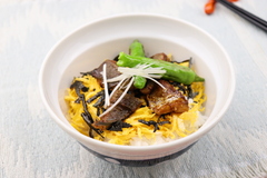 アジの彩り蒲焼き丼