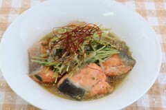 鮭ともやしの簡単レンチン蒸し